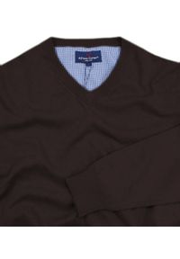 Czekoladowy Męski Sweter w Serek (V-neck) - Adriano Guinari - 100% Bawełna, Elegancki. Okazja: na spotkanie biznesowe, do pracy, na co dzień. Typ kołnierza: dekolt w serek. Kolor: brązowy, wielokolorowy, beżowy. Materiał: bawełna. Styl: elegancki