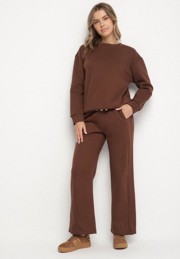 Born2be - Brązowy Bawełniany Komplet Dresowy Oversize z Ociepleniem Bluza i Spodnie Cantila. Kolor: brązowy. Materiał: dresówka, bawełna. Sport: turystyka piesza