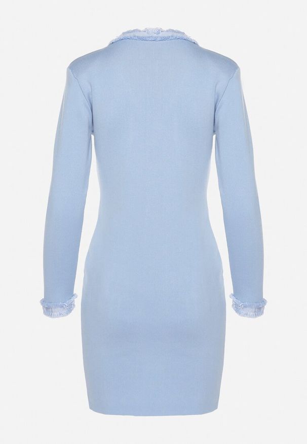 Born2be - Niebieska Sukienka Sweterkowa Dwurzędowa z Guzikami i Ozdobnymi Frędzlami Vluona. Kolor: niebieski. Materiał: materiał