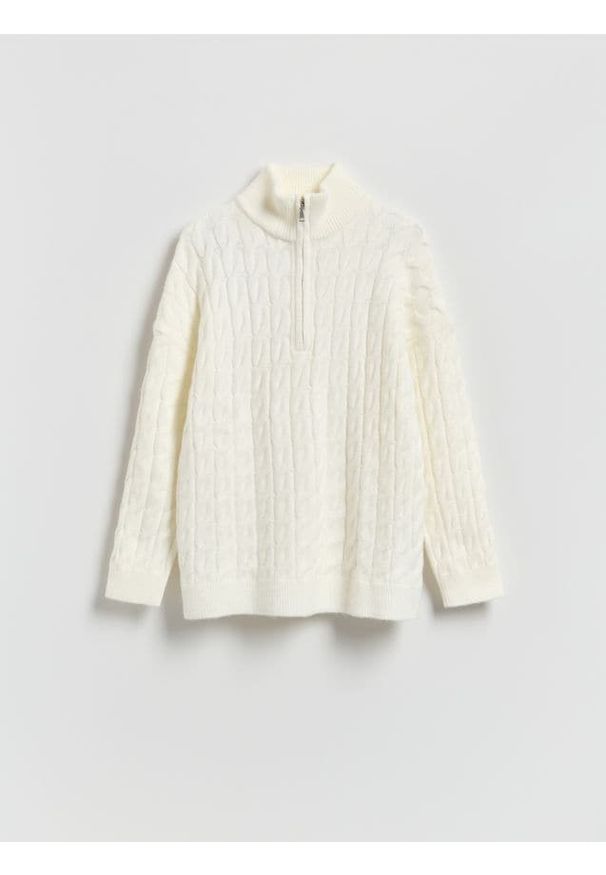 Reserved - Sweter z zapięciem na zamek - kremowy. Kolor: kremowy. Materiał: dzianina