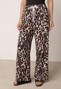 Born2be - Panterkowe Spodnie z Szerokimi Nogawkami i Wiązaniem w Talii z Koronką Aloe. Okazja: do pracy, na co dzień, na spotkanie biznesowe, na spacer. Kolekcja: plus size. Materiał: koronka. Długość: długie. Wzór: koronka. Styl: biznesowy, casual #5