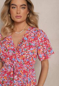 Renee - Czerwona Sukienka z Plisami w Kwiecisty Print o Rozkloszowanym Kroju Lanelin. Kolor: czerwony. Długość rękawa: krótki rękaw. Wzór: nadruk. Sezon: lato, wiosna. Typ sukienki: rozkloszowane #5