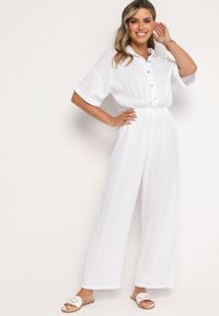 Born2be - Biały Bawełniany Kombinezon z Koszulową Górą i Prostymi Spodniami Namsore. Kolor: biały. Materiał: bawełna. Styl: elegancki, klasyczny #1