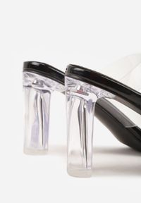 Renee - Czarne Klapki z Ozdobą na Duży Palec z Transparentnymi Elementami Wylinney. Kolor: czarny. Materiał: jeans. Wzór: aplikacja. Sezon: lato. Styl: elegancki #9