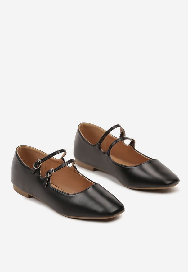 Renee - Czarne Balerinki z Cienkimi Paskami na Sprzączki Lumeria. Okazja: na co dzień. Nosek buta: szpiczasty. Zapięcie: pasek. Kolor: czarny. Materiał: len. Wzór: aplikacja, paski. Sezon: wiosna, lato. Styl: casual, elegancki, wizytowy