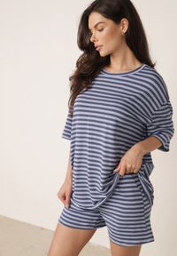 Born2be - Niebieski Letni Komplet Oversize z Wiskozy w Paski T-Shirt i Szorty Agathona. Kolor: niebieski. Materiał: wiskoza. Wzór: paski #1