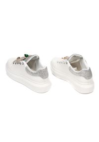 Inna - Sneakersy na platformie brokatowe z ozdobami białe srebrne 857-28. Kolor: wielokolorowy, srebrny, biały. Materiał: skóra ekologiczna. Wzór: aplikacja. Obcas: na platformie