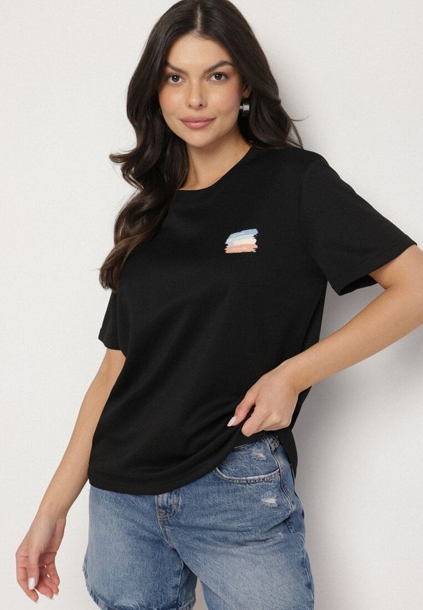 Born2be - Czarny T-shirt z Małym Nadrukiem Tenalera. Okazja: na co dzień. Kolor: czarny. Wzór: nadruk. Styl: klasyczny, elegancki, casual