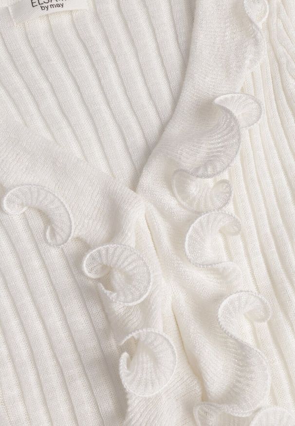 Born2be - Biała Prążkowana Bluzka z Wiskozą Ozdobiona Falbanami Pronasia. Okazja: na co dzień. Kolor: biały. Materiał: prążkowany, wiskoza. Wzór: aplikacja. Styl: casual, elegancki, klasyczny