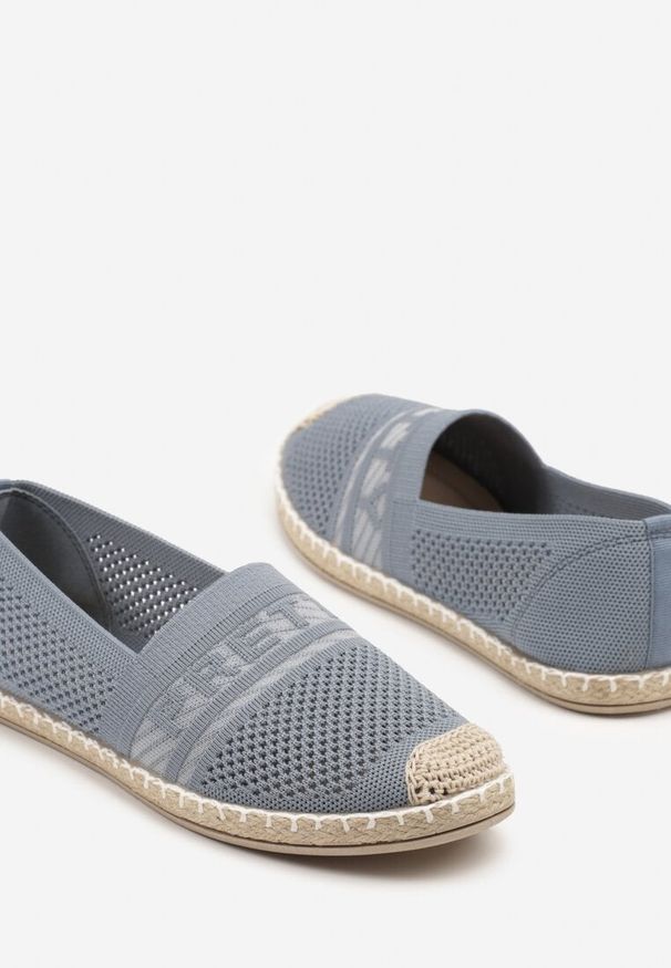 Renee - Jasnoniebieskie Espadryle z Napisem Perforowaną Cholewką i Plecionym Noskiem Palamelia. Okazja: na co dzień. Kolor: niebieski. Materiał: jeans. Szerokość cholewki: normalna. Wzór: napisy. Sezon: lato. Styl: wakacyjny, casual, elegancki