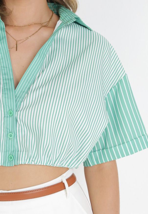 Born2be - Zielona Krótka Retro Bluzka w Paski na Guziki Shodi. Kolor: zielony. Długość rękawa: krótki rękaw. Długość: krótkie. Wzór: paski. Styl: retro