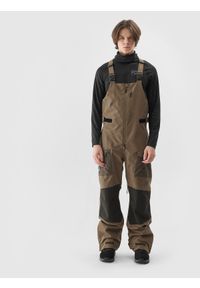 4f - Spodnie snowboardowe z szelkami membrana 15000 męskie - brązowe. Kolor: brązowy. Materiał: materiał, tkanina. Sezon: zima. Sport: snowboard #1