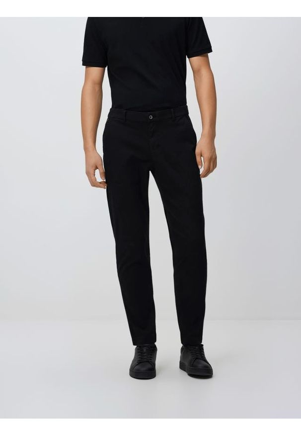 Reserved - Spodnie chino slim fit - czarny. Kolor: czarny. Materiał: tkanina
