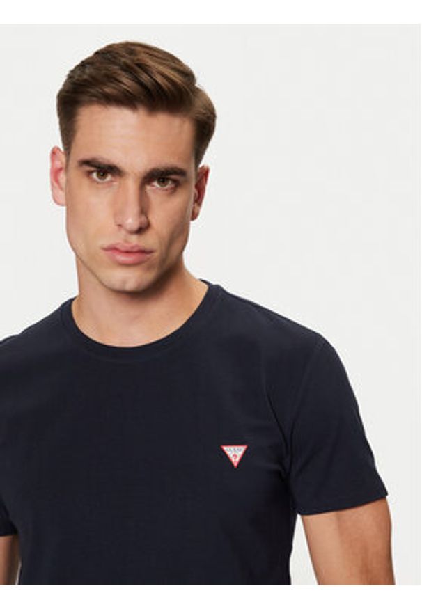Guess T-Shirt M2YI24 J1314 Granatowy Slim Fit. Kolor: niebieski. Materiał: bawełna