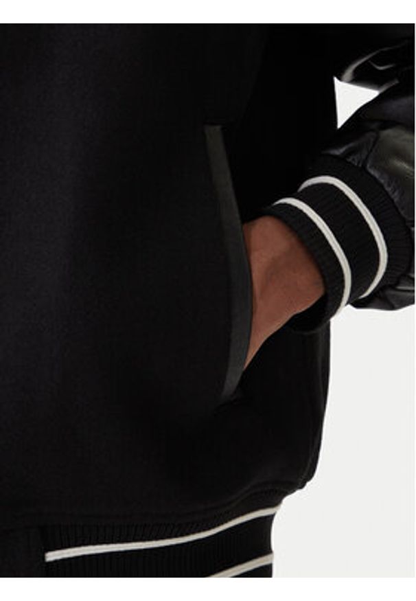 Tommy Jeans Kurtka bomber DM0DM22439 Czarny Regular Fit. Kolor: czarny. Materiał: syntetyk