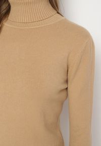 Born2be - Ciemnobeżowy Sweter z Golfem z Domieszką Kaszmiru i Wiskozy Zaisma. Okazja: na co dzień. Typ kołnierza: golf. Kolor: beżowy. Materiał: kaszmir, wiskoza. Długość rękawa: długi rękaw. Długość: długie. Styl: casual, elegancki #5