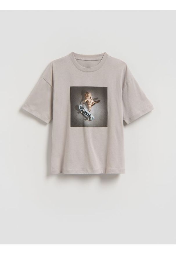 Reserved - Bawełniany t-shirt z nadrukiem - beżowy. Kolor: beżowy. Materiał: bawełna. Wzór: nadruk