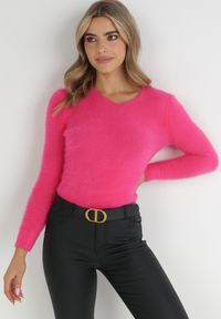 Born2be - Fuksjowy Sweter Wełniany Panaris. Typ kołnierza: dekolt w serek. Kolekcja: plus size. Kolor: różowy. Materiał: wełna. Styl: klasyczny #5
