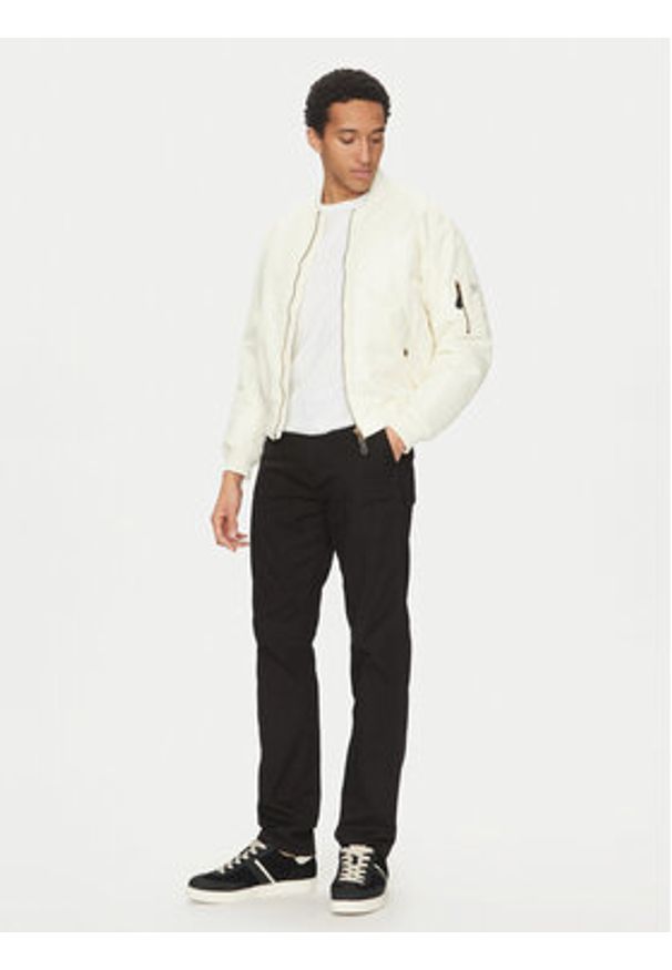 Guess Jeans Kurtka bomber M5RL81 WHAA2 Écru Regular Fit. Materiał: syntetyk