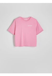 Reserved - T-shirt z napisem - pastelowy róż. Kolor: różowy. Materiał: bawełna. Wzór: napisy