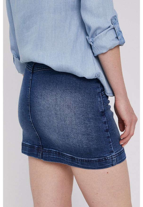 Lee Cooper Spódnica jeansowa kolor granatowy mini prosta. Okazja: na co dzień. Kolor: niebieski. Materiał: jeans. Wzór: gładki. Styl: casual