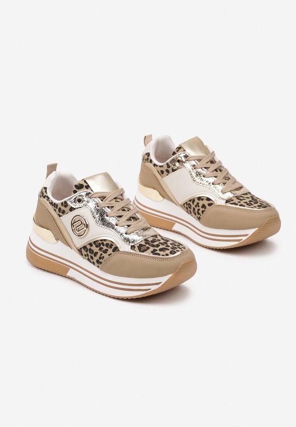 Renee - Ciemnobeżowe Sneakersy Ozdobione Wzorem w Panterkę z Metalicznymi Zdobieniami na Platformie Gonnella. Okazja: na co dzień. Kolor: beżowy. Materiał: jeans. Wzór: aplikacja, motyw zwierzęcy. Obcas: na platformie. Wysokość obcasa: średni