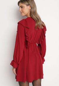 Born2be - Bordowa Rozkloszowana Sukienka o Kopertowym Kroju z Falbankami Celonara. Okazja: na imprezę. Typ kołnierza: kołnierz z falbankami. Kolor: czerwony. Typ sukienki: kopertowe. Styl: elegancki #7