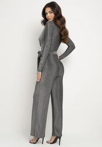 Born2be - Srebrny Kombinezon z Wiskozą o Kopertowym Kroju z Paskiem Temaviel. Okazja: na co dzień. Kolor: srebrny. Materiał: wiskoza. Długość: długie. Styl: elegancki, casual, sportowy, wizytowy #7