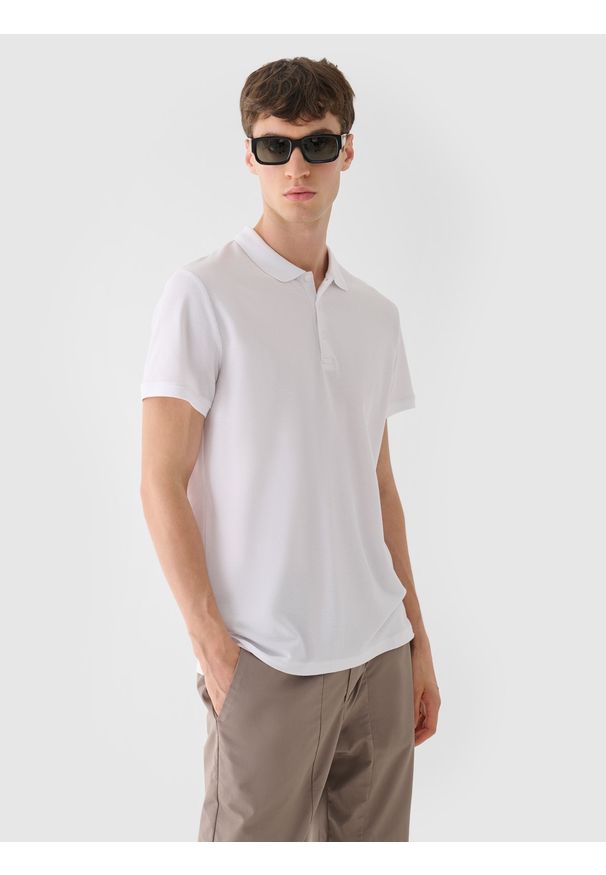 4f - 4F Koszulka polo męska - biała XXL. Okazja: na co dzień. Typ kołnierza: polo. Kolor: biały. Materiał: dzianina, poliester, bawełna, materiał. Styl: casual, klasyczny, sportowy