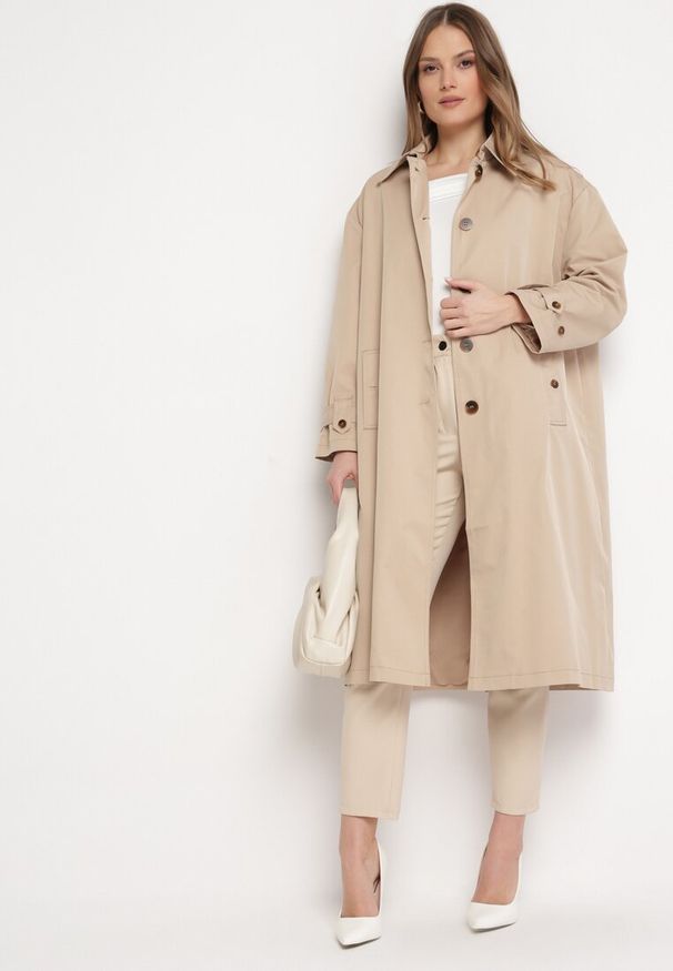 Born2be - Beżowy Płaszcz Trencz Oversize na Guziki Kalei. Kolor: beżowy