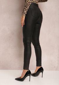 Renee - Czarne Spodnie Skinny Lyphara. Kolor: czarny. Materiał: materiał, skóra. Długość: długie. Wzór: aplikacja #4