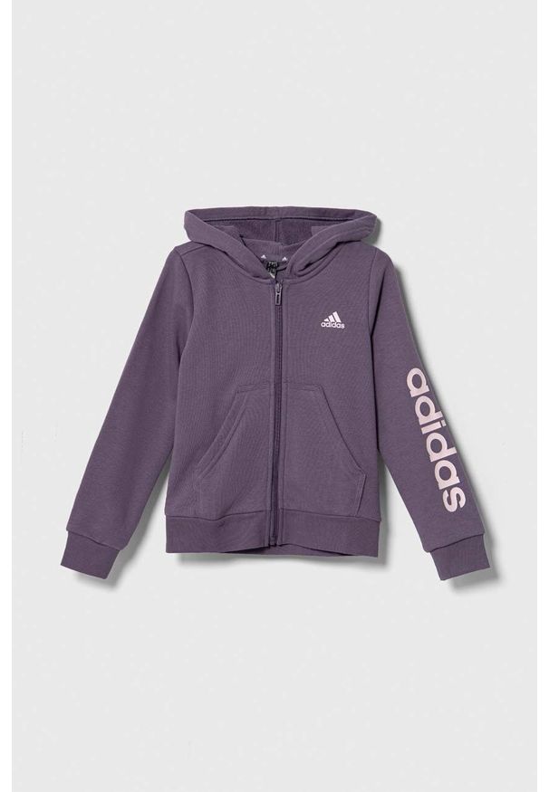 Adidas - adidas bluza dziecięca kolor fioletowy z kapturem z nadrukiem. Typ kołnierza: kaptur. Kolor: fioletowy. Materiał: poliester. Wzór: nadruk