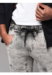 Ombre Clothing - Męskie jeansowe spodnie joggery z przetarciami i zamkami – szare V4. Kolor: szary. Materiał: jeans. Styl: retro, klasyczny, rockowy #10