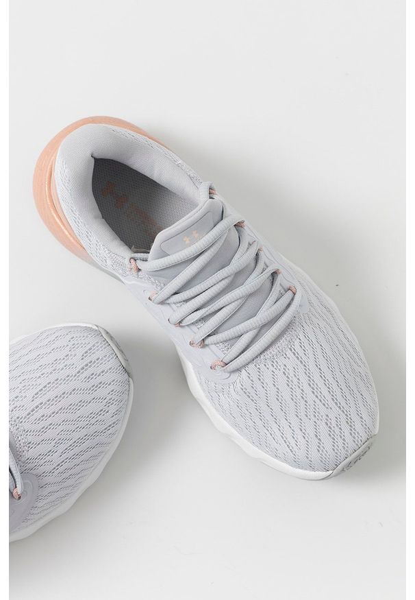 Under Armour - Buty Charged Vantage. Nosek buta: okrągły. Zapięcie: sznurówki. Kolor: szary. Materiał: guma. Sport: bieganie