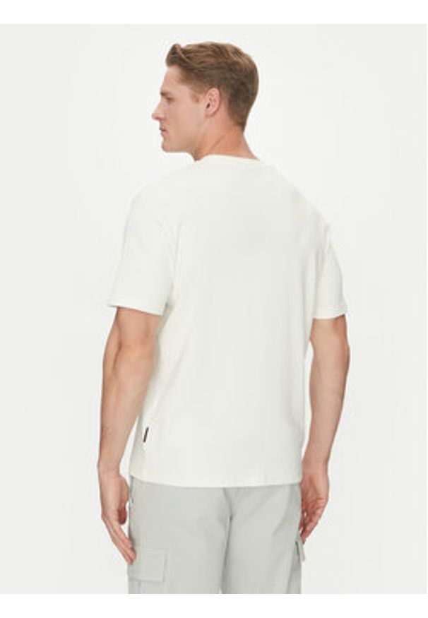 Napapijri T-Shirt S-Vanni NP0A4IEA Biały Regular Fit. Kolor: biały. Materiał: bawełna