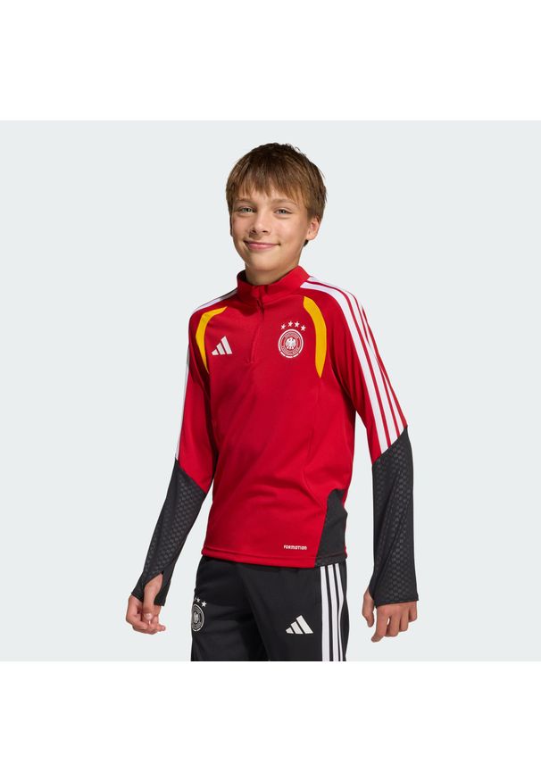 Adidas - Dziecięca koszulka treningowa Niemcy 26 Tiro. Kolor: czerwony. Materiał: dresówka. Styl: sportowy
