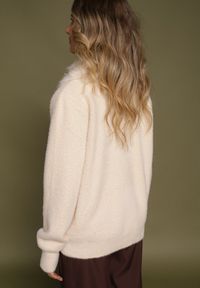 Born2be - Beżowy Kardigan z Wełną z Futrzanym Kołnierzem Zapinany na Suwak Sistte. Okazja: na co dzień. Kolor: beżowy. Materiał: wełna, futro. Długość rękawa: długi rękaw. Długość: długie. Styl: casual #7