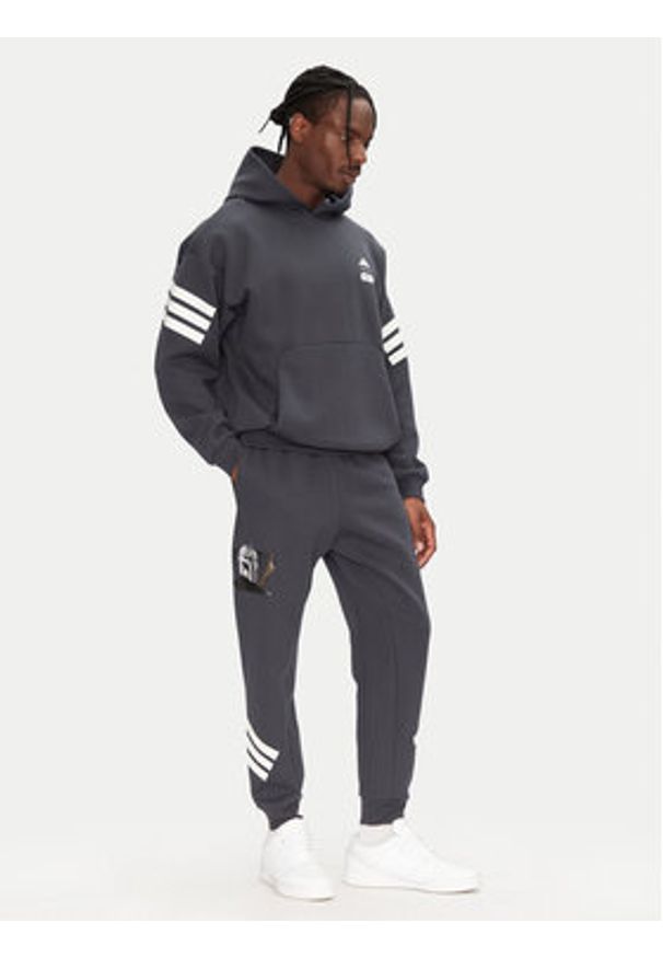 Adidas - adidas Spodnie dresowe Star Wars The Mandalorian™ JI5724 Szary Regular Fit. Kolor: szary. Materiał: bawełna, syntetyk. Wzór: motyw z bajki
