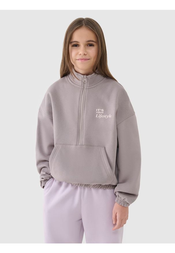 4f - 4F Bluza dresowa nierozpinana bez kaptura dziewczęca - beżowa 152 (11-12 lat). Okazja: na co dzień. Typ kołnierza: bez kaptura. Kolor: beżowy. Materiał: dresówka. Wzór: napisy, gładki, ze splotem. Sezon: lato. Styl: casual, sportowy