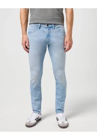 Wrangler - WRANGLER BRYSON MĘSKIE SPODNIE JEANSOWE JEANSY DŻINSY WHISPER BLUE 112350859 W14X017967