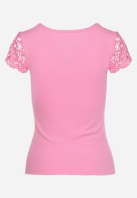 Born2be - Różowy Prążkowany T-shirt z Koronkową Wstawką Glilama. Okazja: na co dzień. Kolor: różowy. Materiał: prążkowany, koronka. Wzór: aplikacja. Styl: klasyczny, casual, elegancki #3