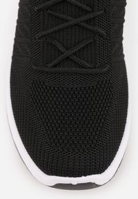 Renee - Czarne Wsuwane Buty Sportowe w Skarpetkowym Stylu z Ozdobną Podeszwą Moonlise. Okazja: na co dzień. Zapięcie: bez zapięcia. Kolor: czarny. Wzór: aplikacja. Sport: fitness #6