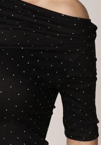 Born2be - Czarna Bluzka z Cyrkoniami i Dekoltem w Łódkę Saloriel. Okazja: na co dzień. Kolor: czarny. Materiał: jeans, skóra, poliester. Wzór: aplikacja. Styl: casual, wizytowy #6