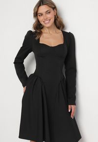 Born2be - Czarna Rozkloszowana Sukienka z Usztywnianymi Miseczkami Tillimara. Kolor: czarny. Typ sukienki: dopasowane #7