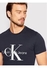 Calvin Klein Jeans T-Shirt J30J320935 Granatowy Slim Fit. Kolor: niebieski. Materiał: bawełna