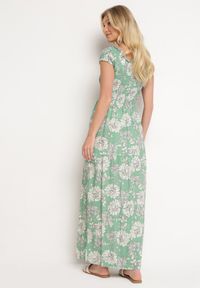Born2be - Zielona Sukienka z Wiskozy Typu Hiszpanka z Marszczonym Dekoltem Yelbia. Typ kołnierza: dekolt hiszpanka. Kolor: zielony. Materiał: wiskoza. Wzór: kwiaty #3