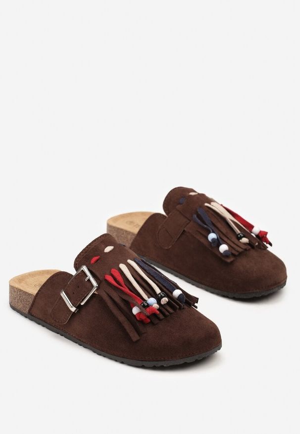 Born2be - Brązowe Klapki Mule w Stylu Boho z Ozdobnymi Frędzlami Varre. Okazja: na spacer. Kolor: brązowy. Materiał: jeans. Sezon: wiosna, lato. Obcas: na płaskiej podeszwie. Styl: boho