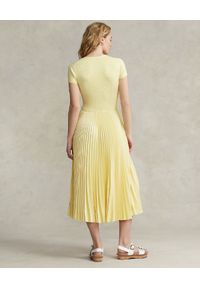 Ralph Lauren - RALPH LAUREN - Żółta plisowana sukienka midi. Typ kołnierza: polo. Kolor: żółty. Materiał: prążkowany, materiał. Typ sukienki: plisowane, rozkloszowane. Długość: midi