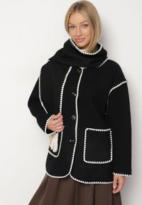 Born2be - Czarna Pudełkowa Kurtka z Ozdobnymi Przeszyciami i Szalikiem Salenalia. Okazja: na co dzień. Kolor: czarny. Materiał: jeans. Styl: casual, elegancki #1