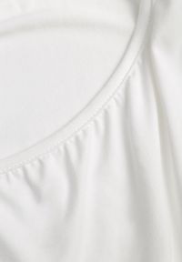 Born2be - Biała Wiskozowa Bluzka Nietoperzowa na Jedno Ramię z Marszczeniem w Talii Bolea. Okazja: do pracy, na co dzień, na spotkanie biznesowe. Kolor: biały. Materiał: wiskoza. Długość: długie. Styl: elegancki, biznesowy, klasyczny, casual #8